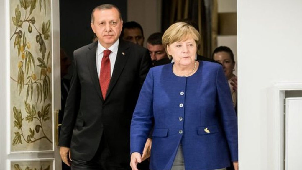 Merkel: Türkiye'de insan hakları görmek istediğim seviyede değil