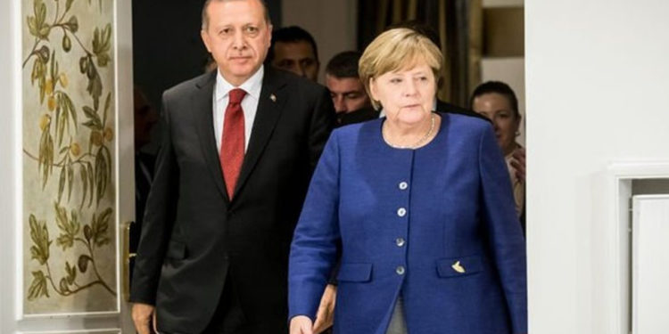 Merkel: Türkiye'de insan hakları görmek istediğim seviyede değil