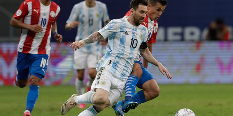 Messi rekora ortak oldu; Arjantin çeyrek final biletini kaptı