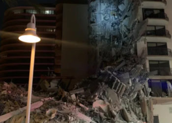 Miami'de 11 katlı bina çöktü