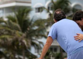 Miami'de çöken binada mucize kurtuluş arayışı