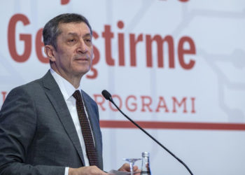 Milli Eğitim Bakanının kardeşinden okullara 25 milyonluk satış