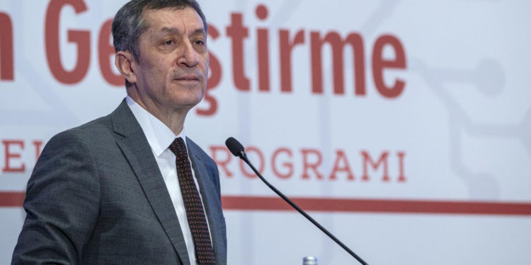 Milli Eğitim Bakanının kardeşinden okullara 25 milyonluk satış
