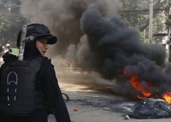 Myanmar'da askerler köylülerle çatıştı: En az 20 sivil öldü