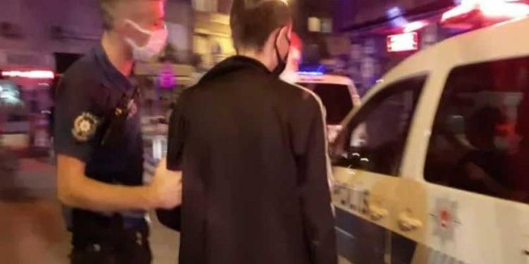 Müzik yasaklarını protesto eden Ağaçkagan'a gözaltı