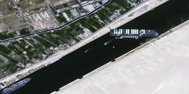 Mısır, Süveyş Kanalı'nı tıkayan tanker için uluslararası tahkime başvurmayacak