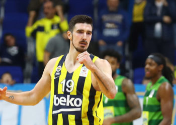 Nando De Colo, 1 yıl daha Fenerbahçe Beko'da