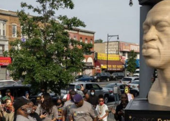 New York'taki George Floyd heykeli aşırı sağcı bir grubun saldırısına uğradı