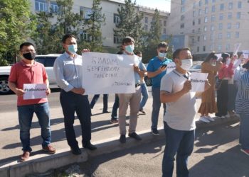 Orhan İnandı’nın öğrencileri, arkadaşları, Kırgız vatandaşlar eylemlerine devam ediyor