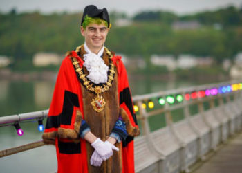 Owen Hurcum, "ilk non-binary belediye başkanı" olarak tarihe geçti