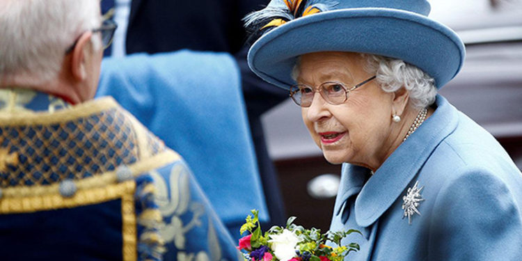 Oxford Üniversitesi'ne bağlı okulda öğrenciler "sömürgecilik tarihini hatırlattığı" gerekçesiyle Kraliçe Elizabeth'in portresini kaldırma kararı aldı