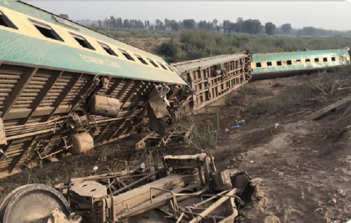 Pakistan’da korkunç tren kazası: 30 ölü, 50 yaralı