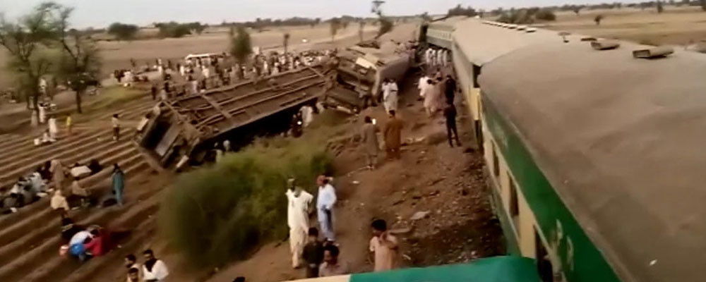 Pakistan'da tren kazası: 38 ölü, 64 yaralı