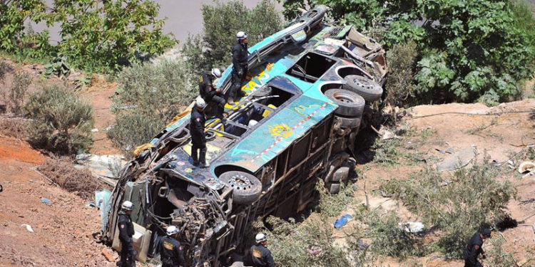 Peru'da otobüs uçuruma yuvarlandı: 27 ölü, 16 yaralı