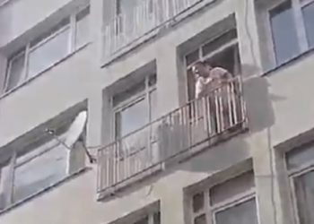 Polise ‘ses bombası atmayın çocuk uyuyor’ diyen vatandaş evinde gözaltına alındı!