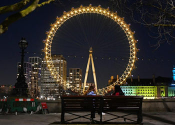 Polonya, İngiltere'den gelen yolculara 1 haftalık zorunlu karantina uygulayacak