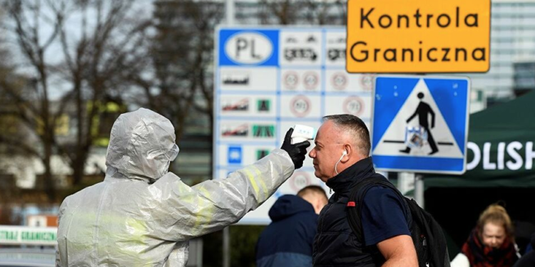 Polonya'dan Schengen ve EEA dışından gelecek yolculara 10 günlük zorunlu karantina