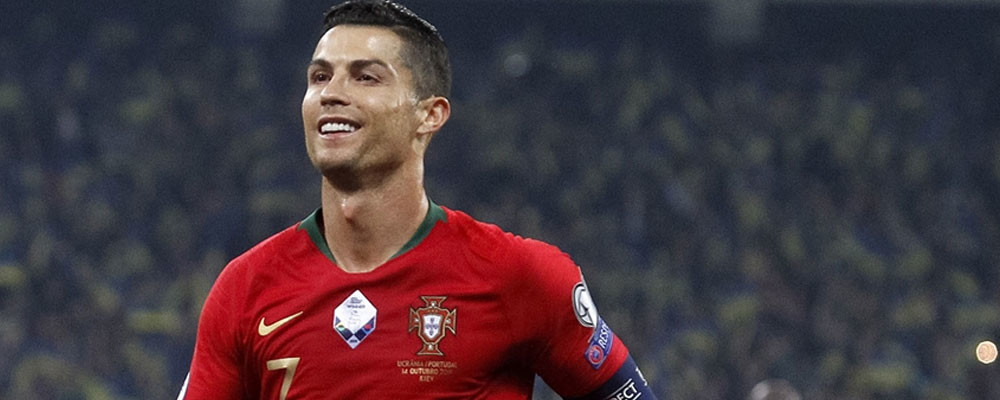 Portekizli yıldız futbolcu Ronaldo EURO 2020'de yeni rekorlar peşinde