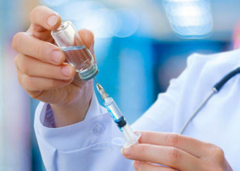 Prof. Dr. Ceyhan: Koronavirüs'le en sık temas eden sağlık personelinden başlayarak tek doz Biontech/Pfizer aşısı gecikmeden yapılmalı