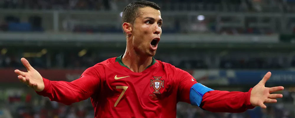 Ronaldo, basın toplantısında önündeki kola şişelerini kenara itti: 'Su için'