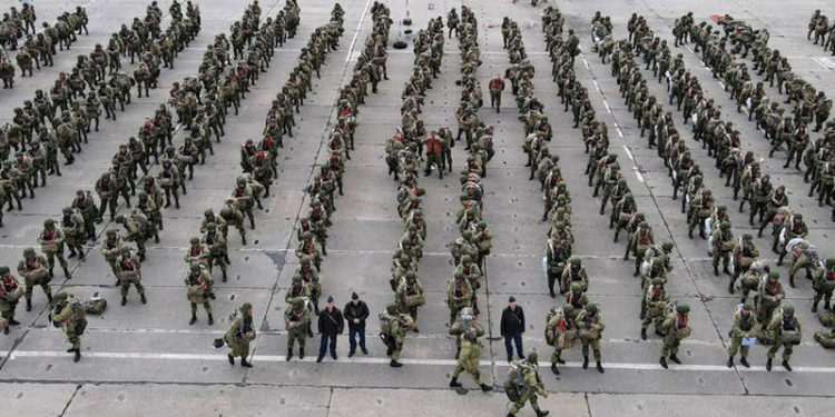 Rusya batı sınırlarında 20 yeni askeri birlik kuracak