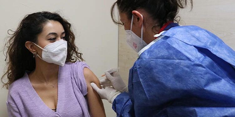 Sağlık Bakanı Koca, aşılama oranı en yüksek 10 ili açıkladı