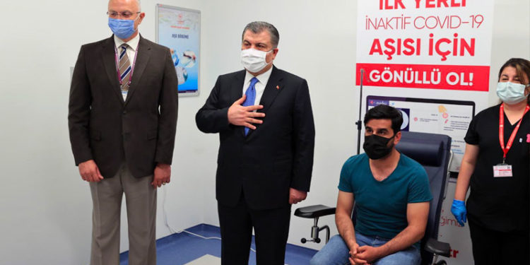 Sağlık Bakanı: Turkovac’ın 3. faz çalışmalarında ilk doz uygulandı