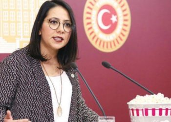 Sera Kadıgil CHP’den istifa etti