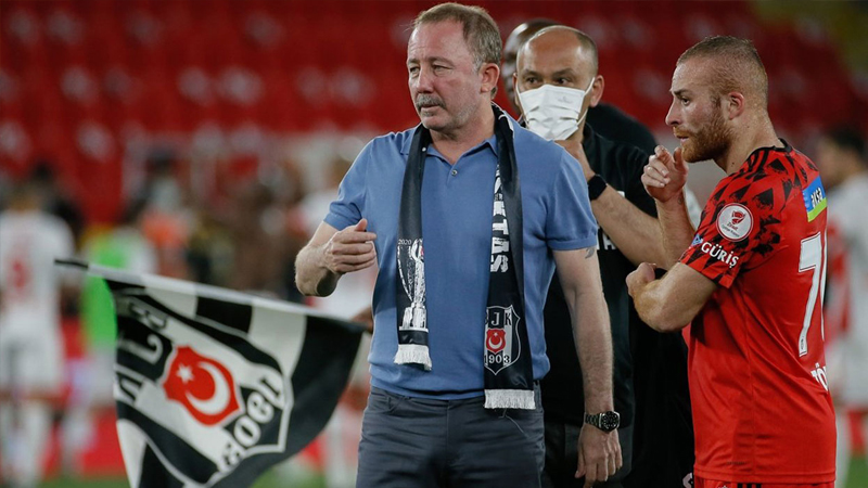 Sergen Yalçın'dan Beşiktaş yönetimine "bir yıllık" talep