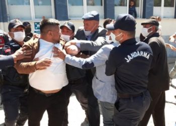 Seçim yapılan beldede Gelecek Partililer ile AKP’liler arasında kavga