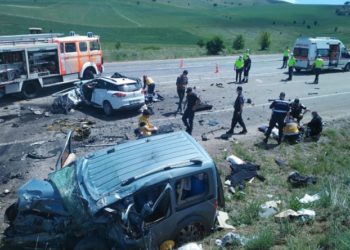 Sivas’ta korkunç kaza: 3’ü çocuk 9 ölü