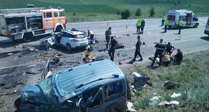 Sivas’ta korkunç kaza: 3’ü çocuk 9 ölü