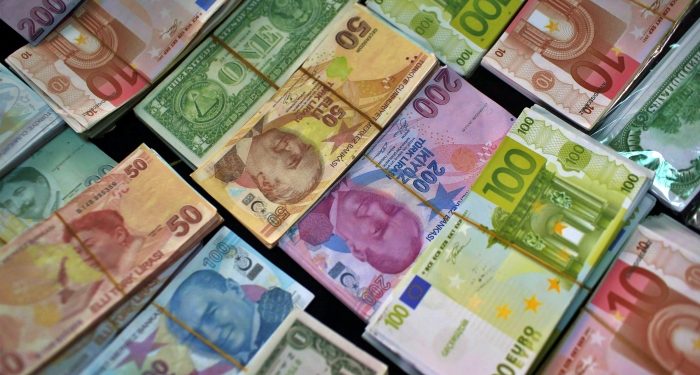 Swap’la itibar: TL’yi Manat’a muhtaç ettiler!