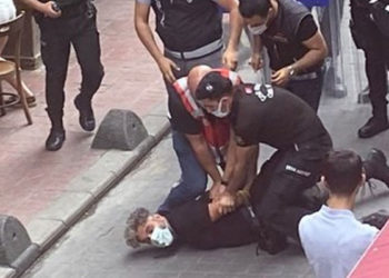 Taksim'de yapılan Onur Yürüyüşü'ne polis müdahalesi; gözaltılar var