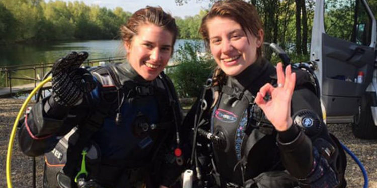 Tatil için Meksika'ya giden ikiz kardeşler, timsah saldırısına uğradı