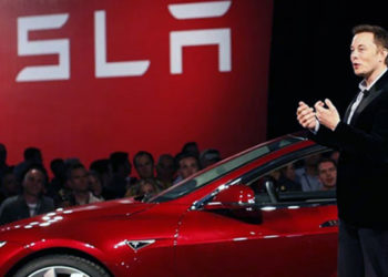 Tesla, 285 bin aracını hatalı yazılımdan dolayı geri çağırıyor