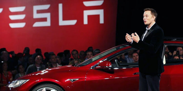 Tesla, 285 bin aracını hatalı yazılımdan dolayı geri çağırıyor