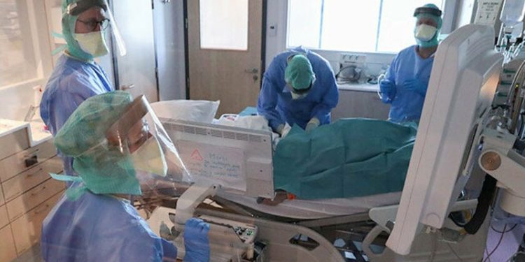 Türkiye'de son 24 saatte Covid-19 nedeniyle 62 kişi daha hayatını kaybetti