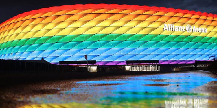 UEFA Münih Stadı'nda gökkuşağı renklerine izin vermedi