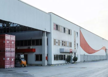 Ukraynalı futbolcu Yarmolenko, Coca Cola ve Heineken şişelerini kendine çekti: Benimle iletişime geçin