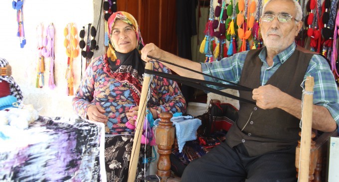 Urfa Valiliği son kazaz ustasına tahsis ettiği dükkanı elinden alıyor