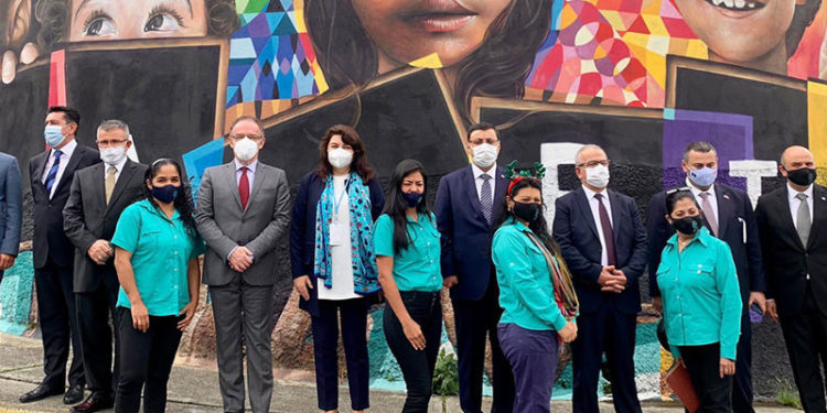 Venezuela'ya giden heyette yer alan AKP'li Bayram: 1-2 koli maske ve kit vardı, ihtiyaç sahiplerine dağıtıldı