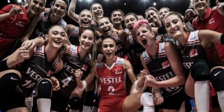 Voleybol: Türkiye kadın ve erkek milli takımları istikrarlı başarıyı nasıl yakaladı?