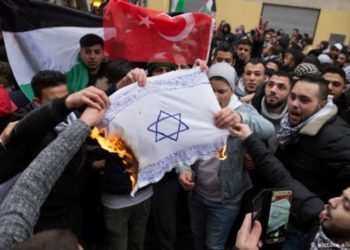 "Yahudi düşmanlığı yapan Alman vatandaşı olamasın" teklifi