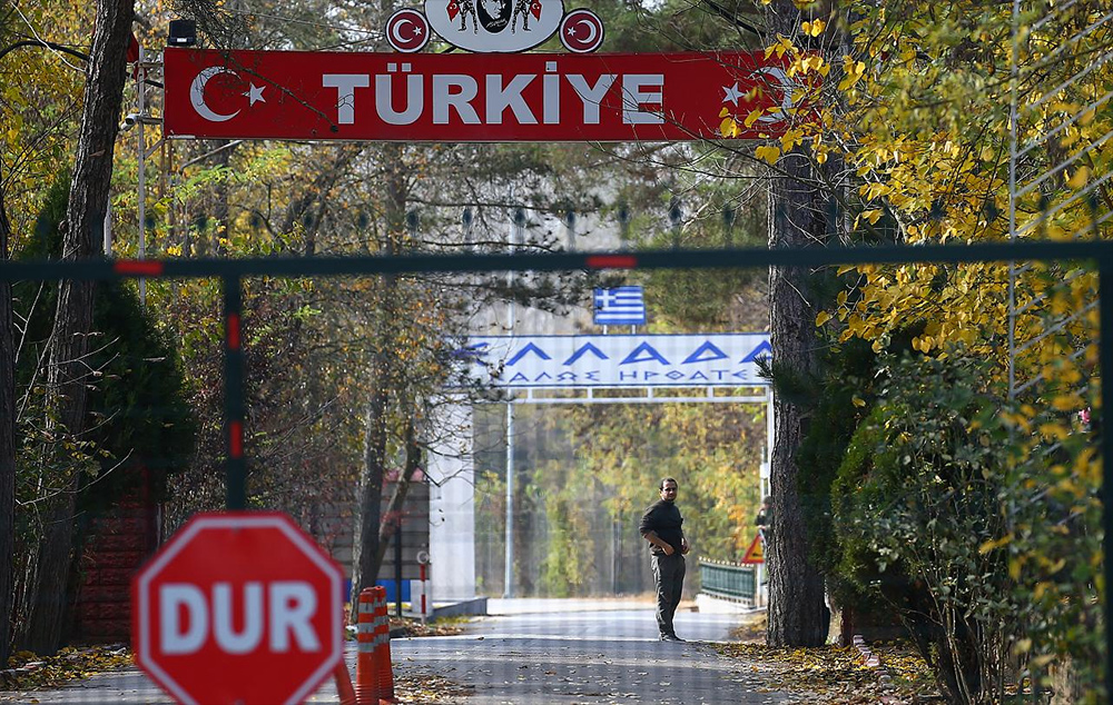 Yunanistan, Türkler’e karayolu geçişini kapattı: Bulgaristan’dan gitsinler!