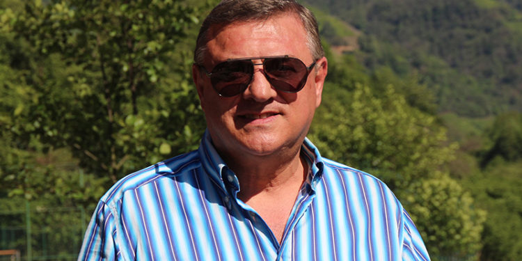 Çaykur Rizespor'da Hasan Kartal, başkanlığı bıraktı