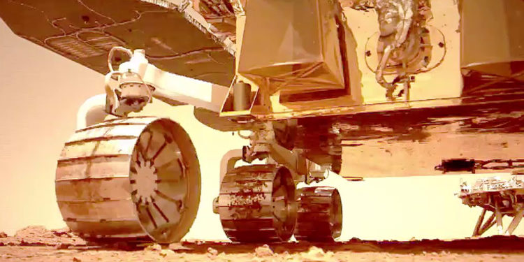 Çin, Mars'a gönderdiği uzay aracı Zhurong'un görüntülerini paylaştı