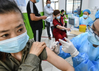 Çin'de günde 20 milyon insana Koronavirüs aşısı yapılıyor