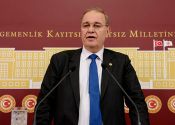 Öztrak’tan AKP’ye: Siyasi yüzsüzlüğün kitabını yazdılar; zübüklüğün zirvesi…