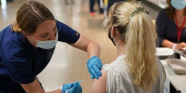 İngiltere üçüncü doz Covid aşısı planını hazırlıyor